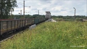 Электровоз ВЛ15-022 с грузовым поездом