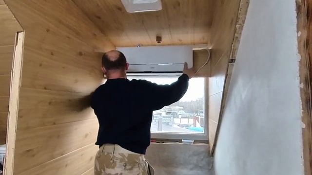 Монтаж на мансарде в окне смотреть онлайн