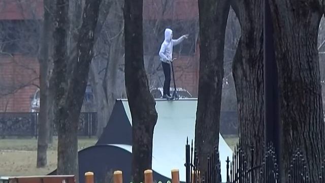 В Молодежном отремонтировали скейт-парк смотреть онлайн