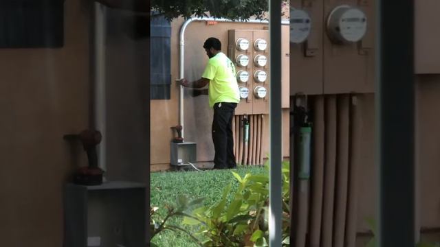 Рабочий который работает а не сидит и время тянет #сша #жизньвамерике смотреть онлайн