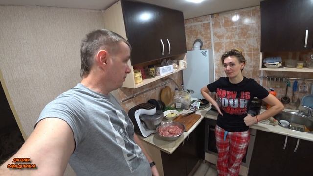 Мясные рулетики с начинкой!(из курицы) Простой рецепт для духовки.