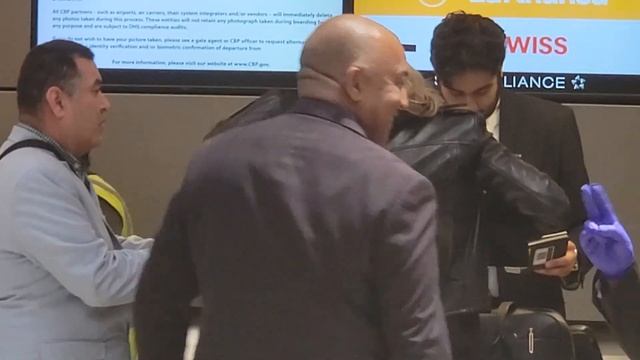 Heidi Klum Wrangles Her Brood For A Family Trip To Austria смотреть онлайн