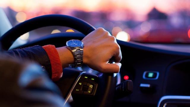 Хитрый тунеядец! Милицейские поймали мужика, тот здорово им ответил смотреть онлайн