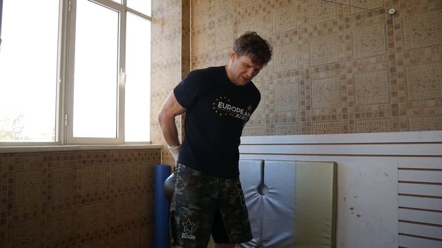Тренируемся дома. Как тренироваться дома имея одну гирю. Делюсь опытом домашнего фитнеса)