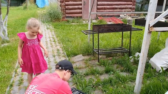 Для кого-то это был первый раз?Будни многодетной семьи... смотреть онлайн