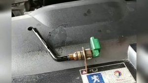 Peugeot 407 - Engine oil leak at oil level sensor