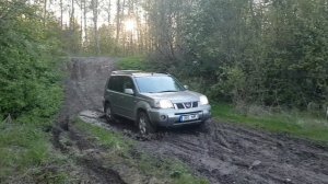Nissan X-trail offroad in mud (poor tyres), X-trail в грязи (плохая резина).Russia, America, Europe
