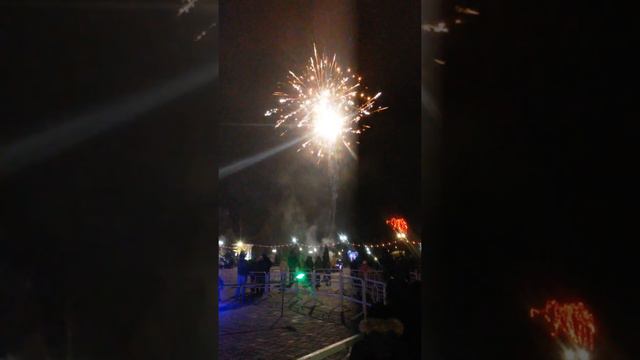 Открытие новогодней елки, салют смотреть онлайн