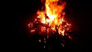 Бьётся в тесной печурке огонь