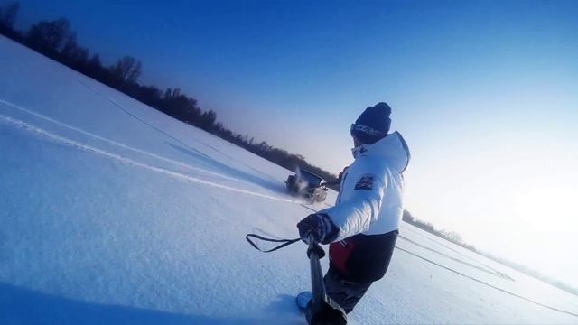 На сноуборде за машиной :D (2) смотреть онлайн