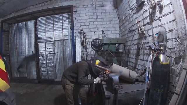 Сварка глушителя. Переделка глушителя на Ниве. Глушитель от Митсубиси в Ниву. Жестокий ремонт Нивы.