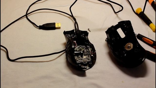 Разбираем и собираем игровую мышь Razer Naga