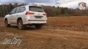 Lexus LX450dបើកនៅតាមផ្លូវស្រែចំការ- Lexus LX450d on Field road. Easy off-road