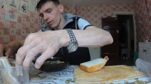 КУШАЮ ГРЕЧНЕВЫЙ СУПЧИК С САЛОМ (ПОКРАСИЛ ДУШ)