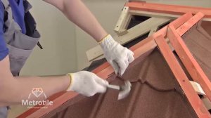 Монтаж конька и вальмы черепицы Метротайл