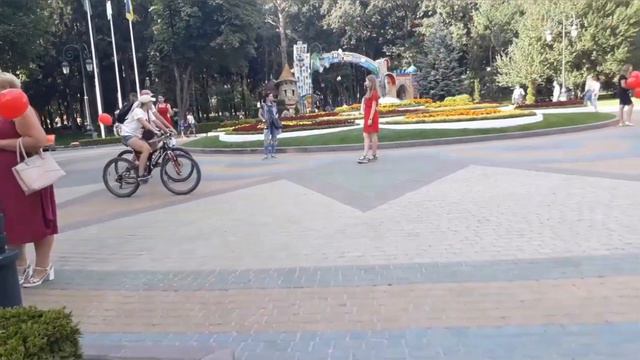 Красные ШАРИКИ уже в Харькове ( ПАРТИЯ ШАРИЯ )