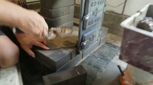 Кладка печи. Установка топочной дверки. Швабровка.