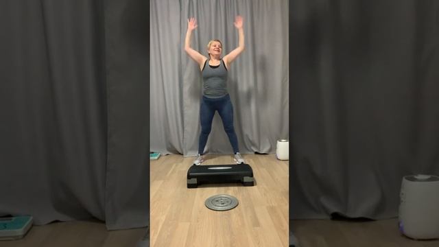 475/?@Tuyet Aerobics.Динамичные тренировки.Зажигаю с тренером.Худею дома.Аэробика.