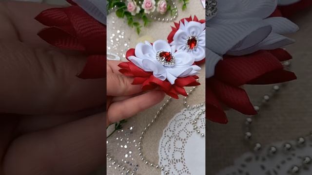 Бантики камелии с ювелирной серединкой, цвет бордовый.