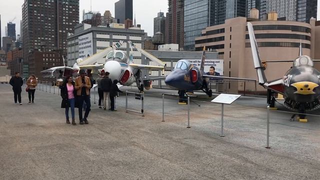 Полётная палуба авианосца Intrepid (CV-11) смотреть онлайн