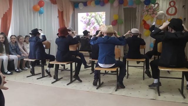 Танец мальчиков для девочек 06.03.19