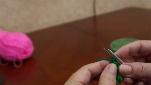 Вязаное крючком украшение. Декор крючком. Вязание мотива.