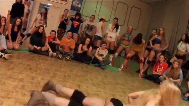 Танцы крутишься в пространстве. Мари рамберг балерина. Обертас фуэте. Крути танцы. Вращения в народном танце.