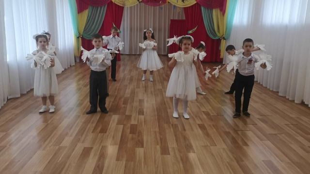 Детский сад №173, Владивосток Стихотворение ,,Журавли,, автор Р.Гамзатов 3. Танец ,,Птицы белые,, смотреть онлайн