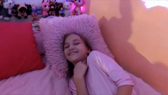 VLOG (ВЛОГ) 4.12.21 Игры с бабушкой, осторожно с гирляндами от фикс прайса, новое новогоднее задани