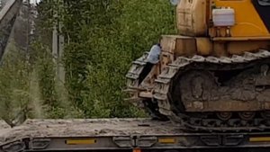 КАК ПРАВИЛЬНО ЗАЕЗЖАТЬ НА ТРАЛ НА БУЛЬДОЗЕРЕ