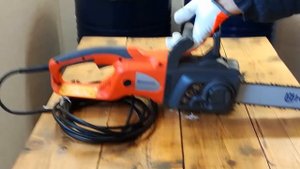 Cleaning HUSQVARNA 418 EL Electric Chain Saw