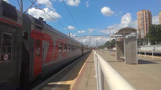 На очень высокой скорости Электровоз ЭП2К - 036 с пассажирским поездом смотреть онлайн