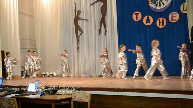 Космонавты
Танец подготовишек смотреть онлайн