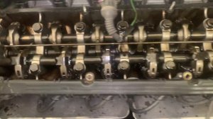 Работа двигателя BMW e34 m20b25 с открытой клапанной крышкой