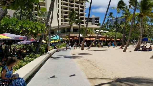 В полдень на Гавайях на пляже. смотреть онлайн