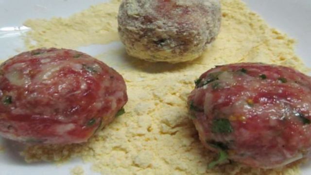 Фрикадельки под перечным соусом