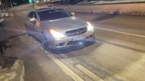 Выхлоп двух Мерседесов CLS + гонка