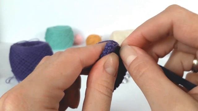 Жираф крючком. Вязаный жираф мастер класс. Crochet Giraffe (Урок 2. Ушки, ножки, ручки)