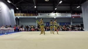 Групповое упражнение, М.С., 3 пари булав и 2 обруча.