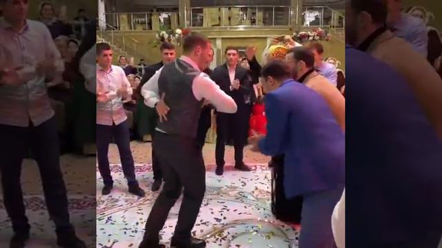 Патимат Расулова и лучшие танцоры - аварская песня смотреть онлайн