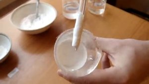 Перенос диоксида титана и мела из водной пасты в органический растворитель.