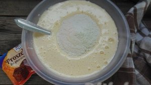 Шарлотка с яблоками на сметане с разрыхлителем
