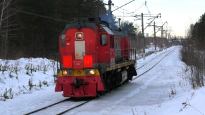 "Одинокий тепловоз" ТЭМ18ДМ-353 следует резервом
