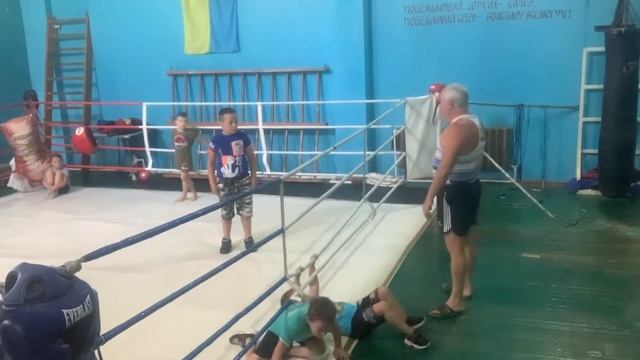 Разминка теннисными мячами , школа бокса , 21 июня 2022 г. смотреть онлайн