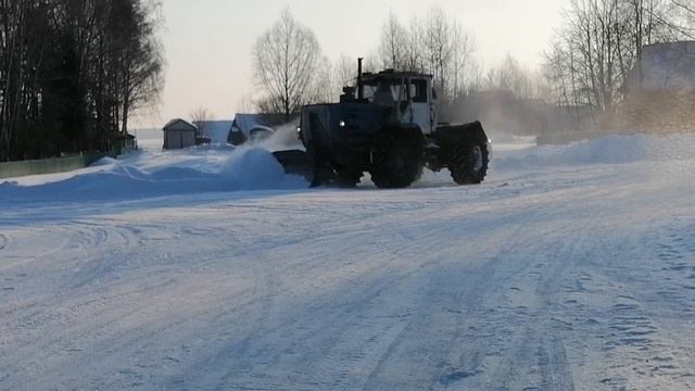 ХТЗ 150 чистить дорогу смотреть онлайн