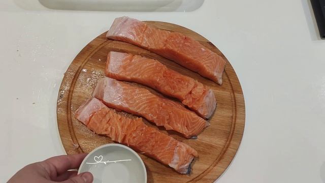 МАЛОСОЛЬНАЯ РЫБА. ВКУСНО. БЫСТРО. ПОЛЕЗНО ЛОСОСЬ НА БУТЕРБРОД. РОДНЫЕ БУДУТ В ВОСТОРГЕ. КРАСНАЯ РЫБ смотреть онлайн