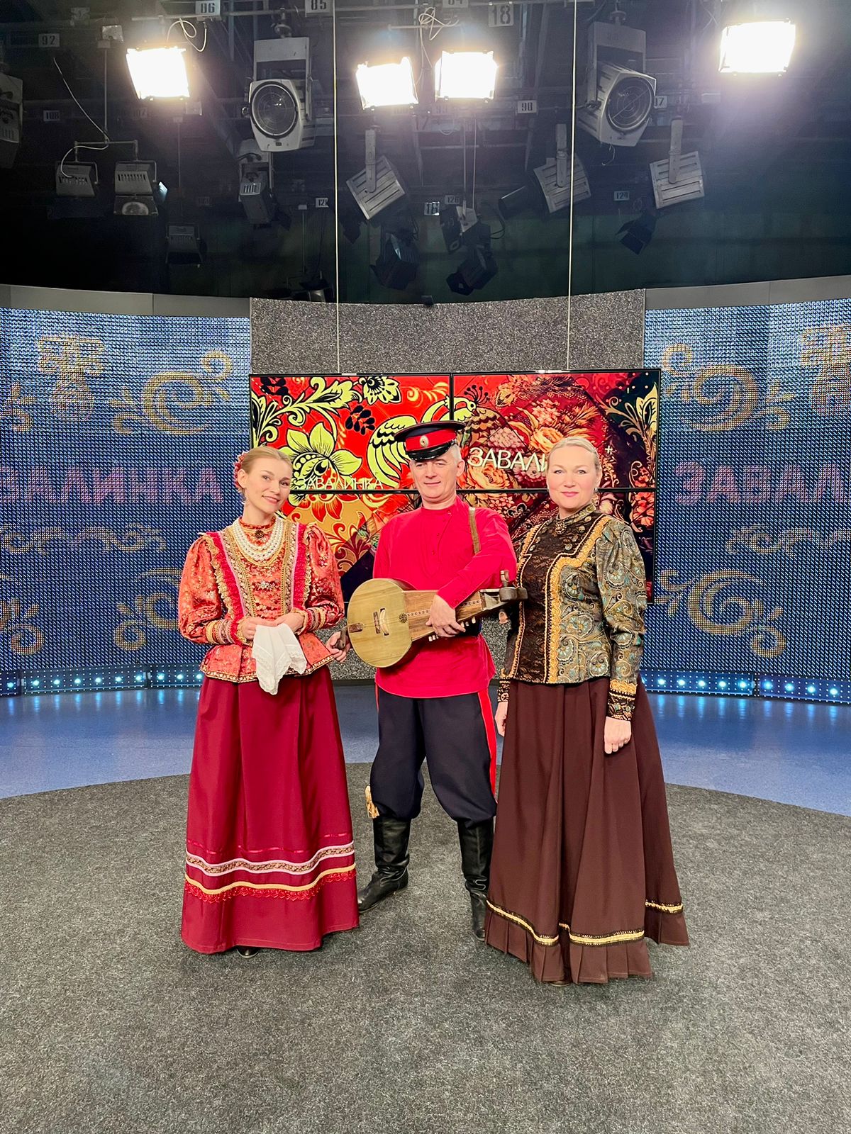 Информация об исполнителях, семейное трио казачьего ансамбля "Семья"
