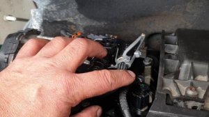 How to Fix a Diesel Fuel Leak on Peugeot Expert Van. Diesel Fuel Filter Leak Fix on Peugeot Expert.