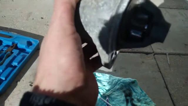 Тойота королла.Снимаем стартер для замены бендикса своими руками. Часть 1 смотреть онлайн