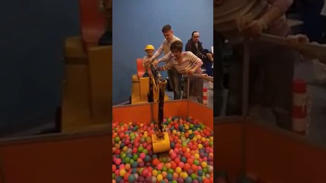 Детский атракцион Экскаватор смотреть онлайн